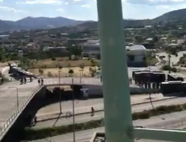 Τα πρώτα «παρατράγουδα» του τελικού: Επεισόδια οπαδών της ΑΕΚ με την αστυνομία (βίντεο)